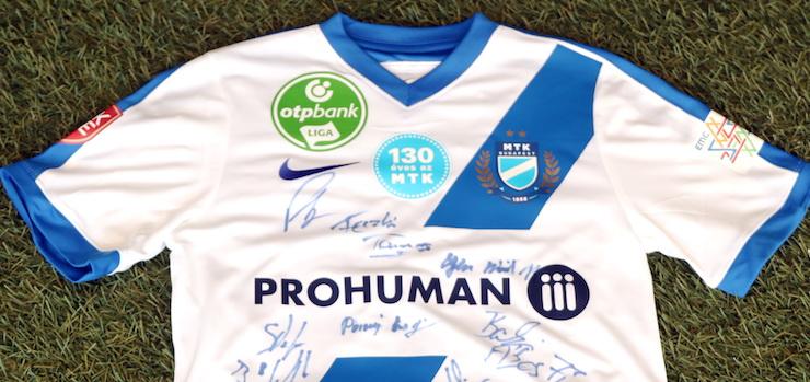 Még a héten tart a jótékonysági árverés Torghelle dedikált mezére