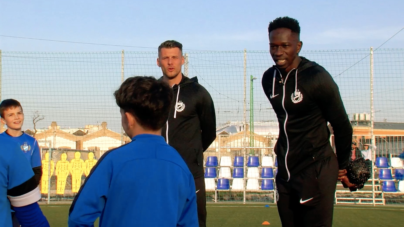 Thiam Khaly locsolóverseket tanult U10-es csapatunk játékosaitól (Videó)